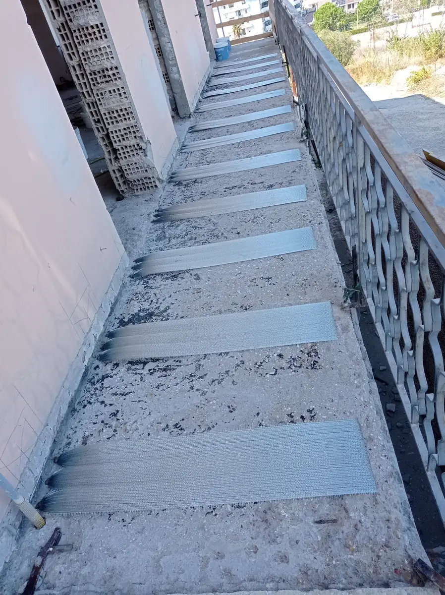 Impermeabilizzazione di un terrazzo con ringhiera
